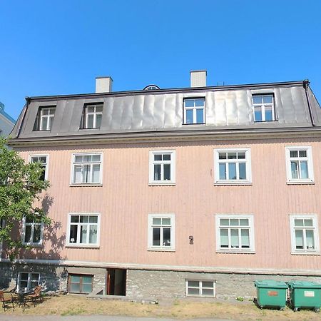 Quiet Kadriorg Street Apartment ทาลลินน์ ภายนอก รูปภาพ