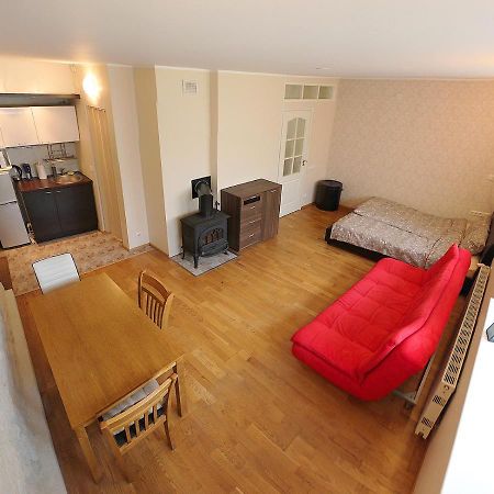 Quiet Kadriorg Street Apartment ทาลลินน์ ภายนอก รูปภาพ